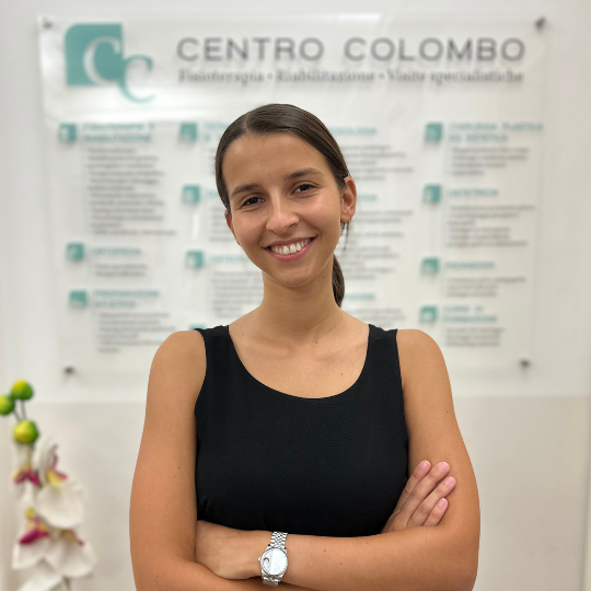 Dott.ssa Camilla Gatti, fisioterapista della FisioClinic Centro Colombo Genova, specializzata in riabilitazione e fisioterapia.