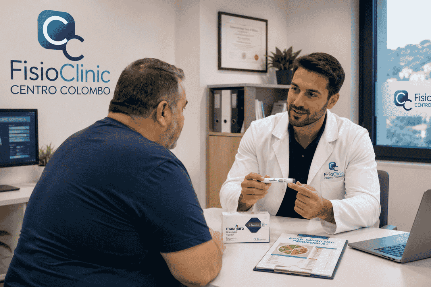 Dietologo della FisioClinic Centro Colombo Genova durante una visita nutrizionale con paziente in sovrappeso, prescrizione di Mounjaro per dimagrimento medico personalizzato in ambulatorio professionale.