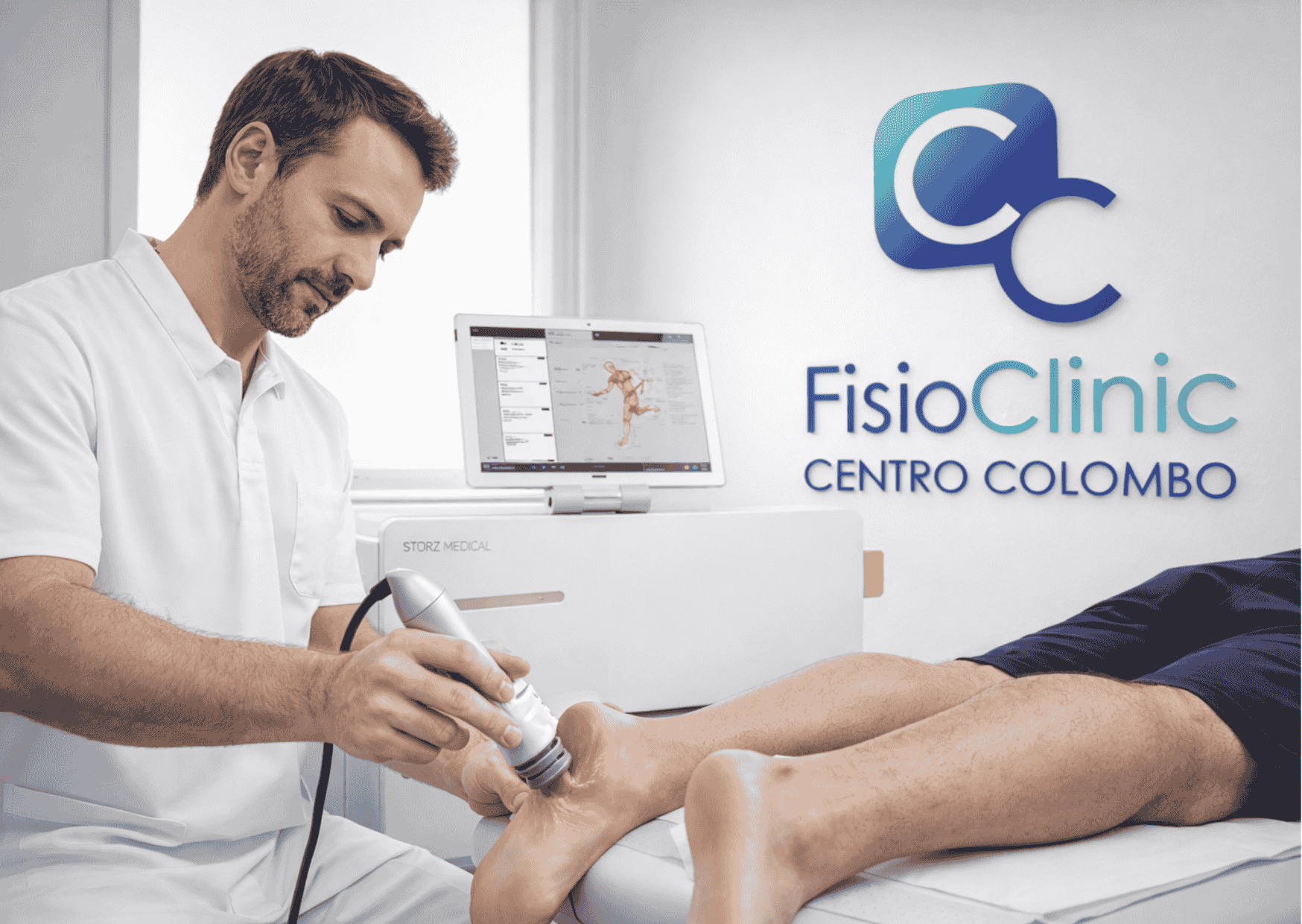Fisioterapista esegue onde d’urto focali Storz Medical per spina calcaneare al tallone presso FisioClinic Centro Colombo Genova