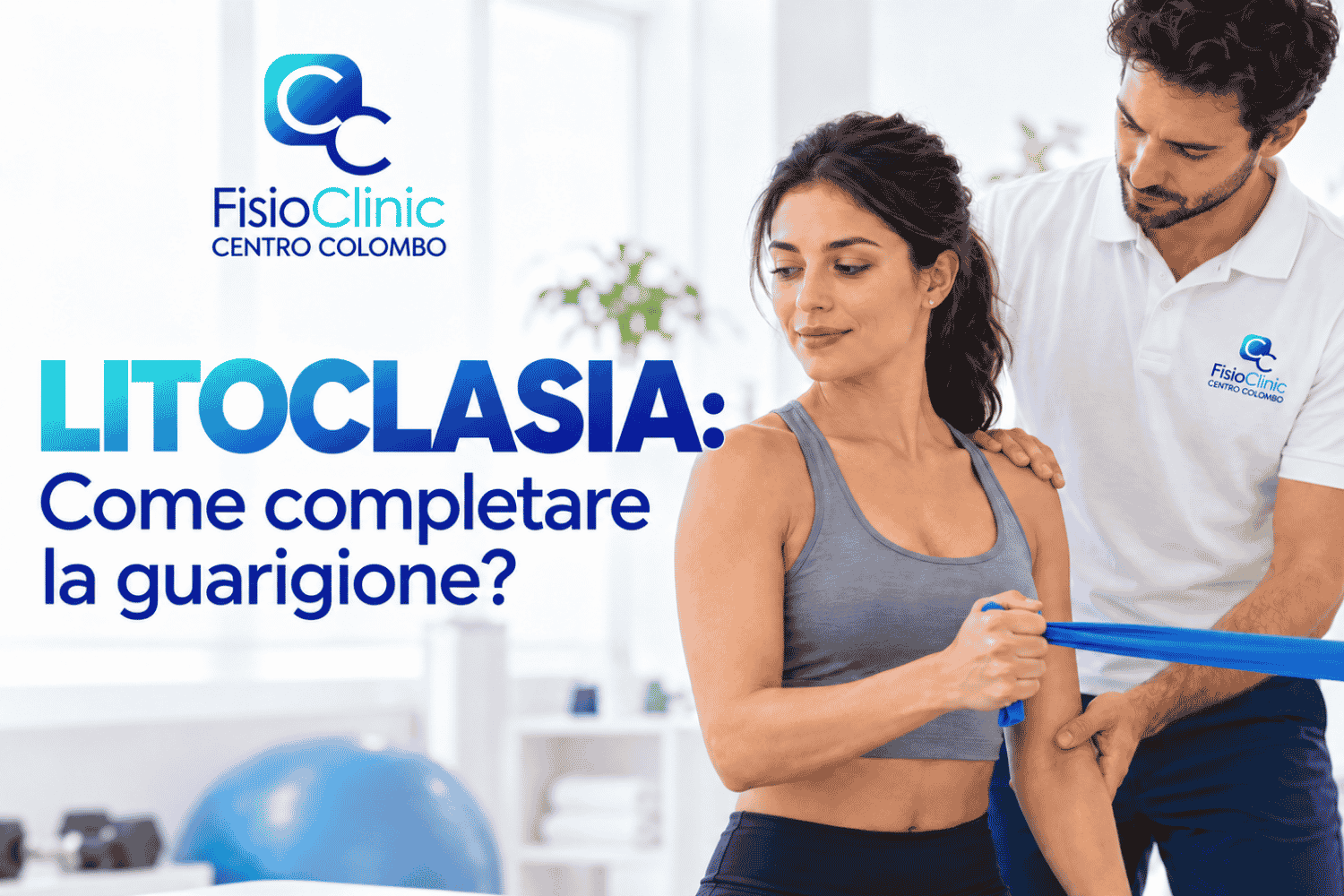 Paziente durante un esercizio terapeutico della spalla con elastico dopo litoclasia, sotto la supervisione di un fisioterapista, in una grafica FisioClinic.